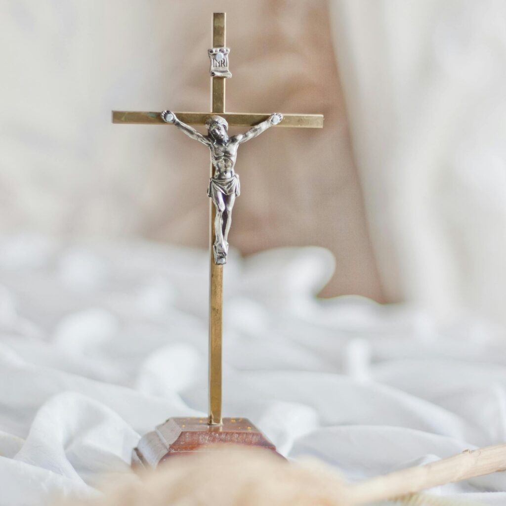 LE DIEU TOUT PUISSANT CONNAÎT